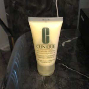 Clinique Dramatically Different Moisturizer